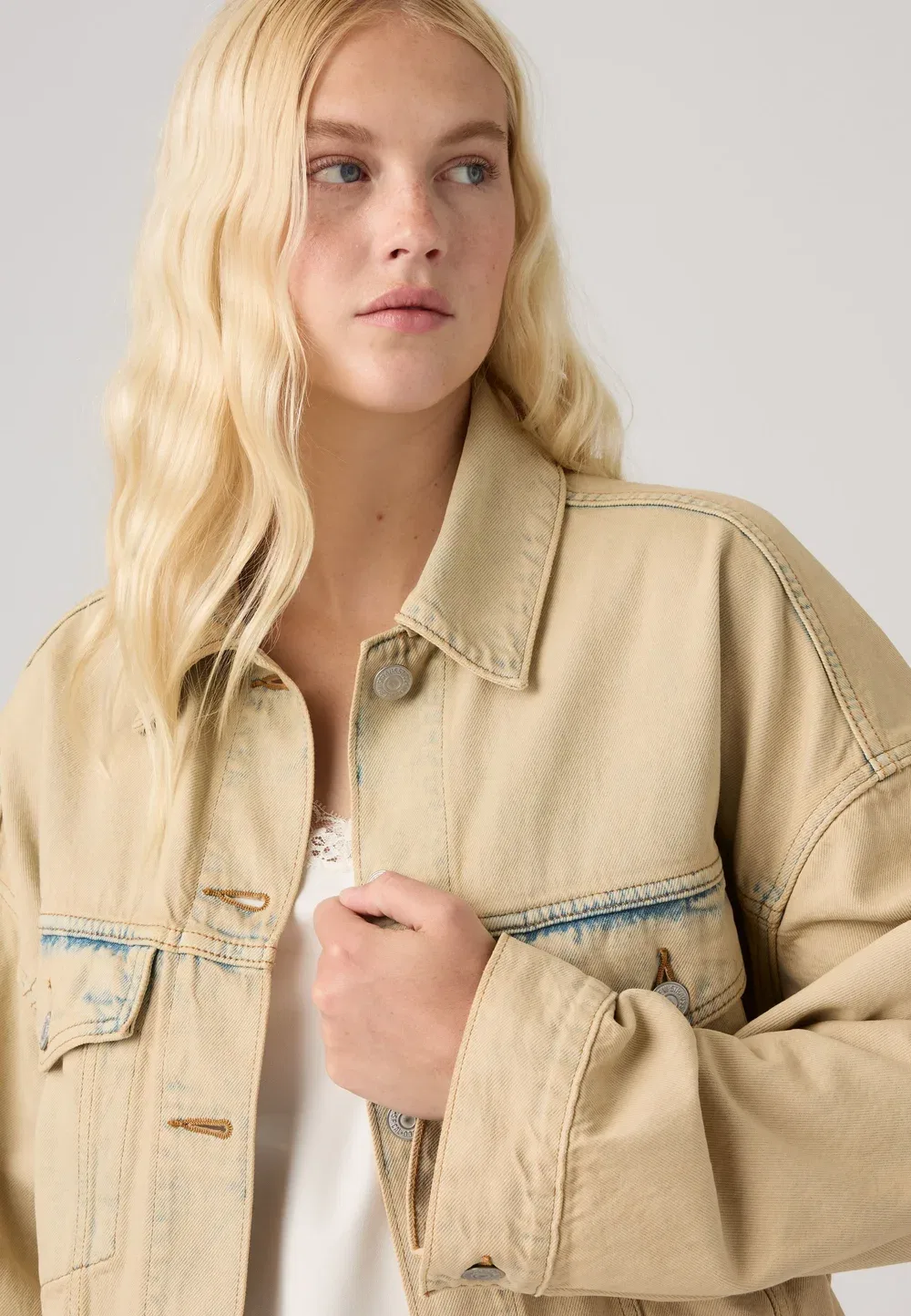Свободная укороченная джинсовая куртка-тракер Levi'S, New Hire — фото 4