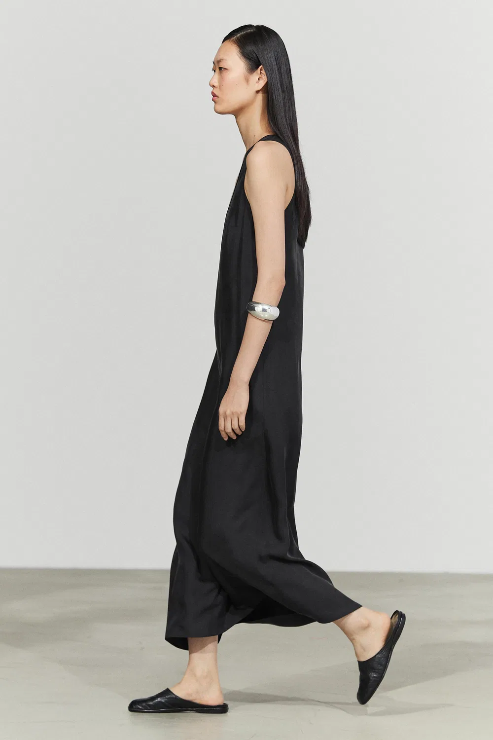 Платье Massimo Dutti, струящееся, миди, с круглым вырезом, черный — фото 3