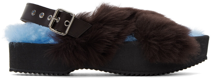

Сине-черные меховые сандалии Dries Van Noten