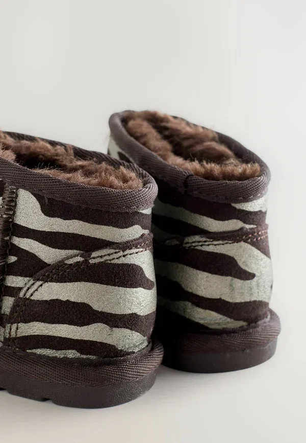 Ботинки водонепроницаемые Standard fit - water repellent pull-on, Next Zebra, серебряный — фото 4