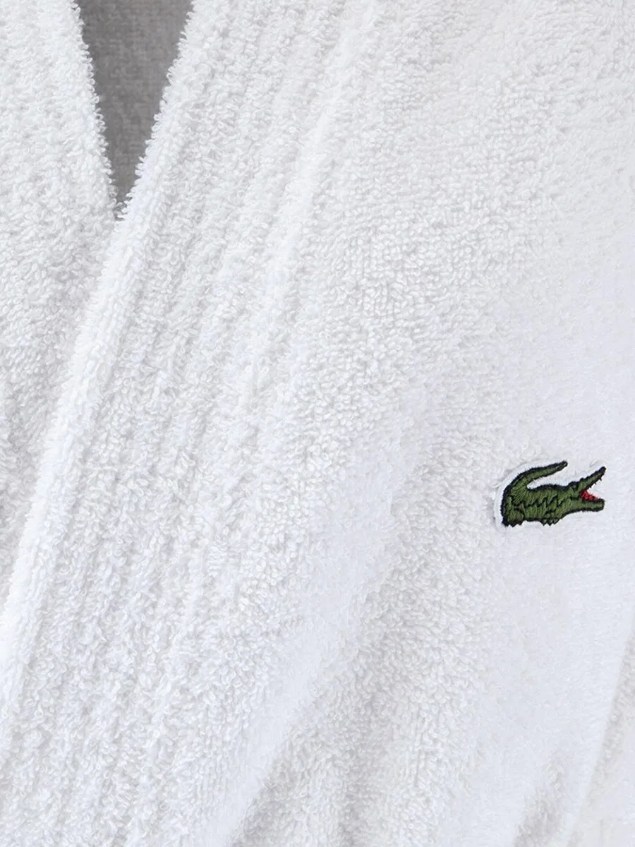 Длинный банный халат LACOSTE 'LLECROCO' белого цвета — фото 4
