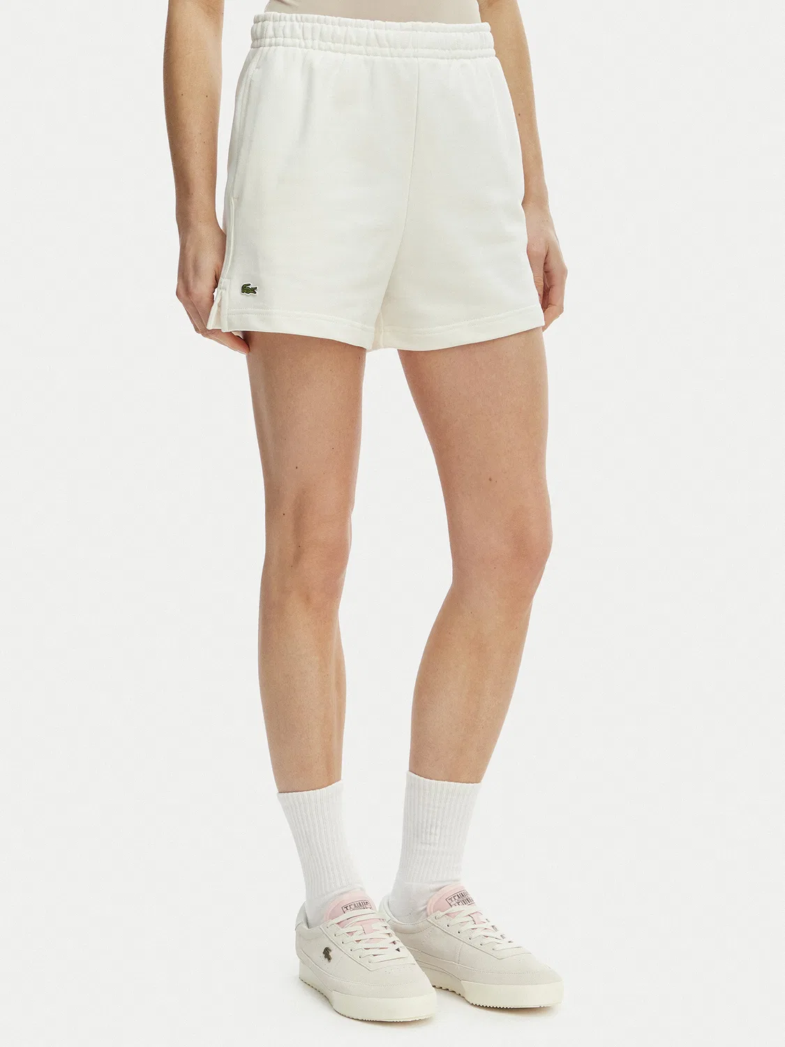 Женские спортивные шорты цвета экрю стандартного кроя Lacoste, кремовый
