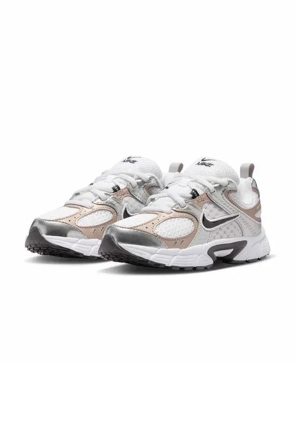 Кроссовки с перфорацией V5 Rnr Lace Bp Nike Sportswear, белый/черный/серый/металлик серебристый/белый — фото 2