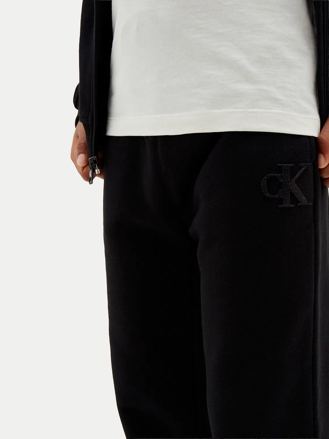 Спортивные штаны стандартного кроя для мальчика Calvin Klein, черный — фото 4