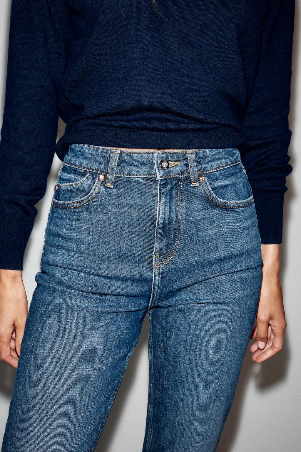 Джинсы Zara Z1975 Mom Fit Tiro Alto, синий — фото 3