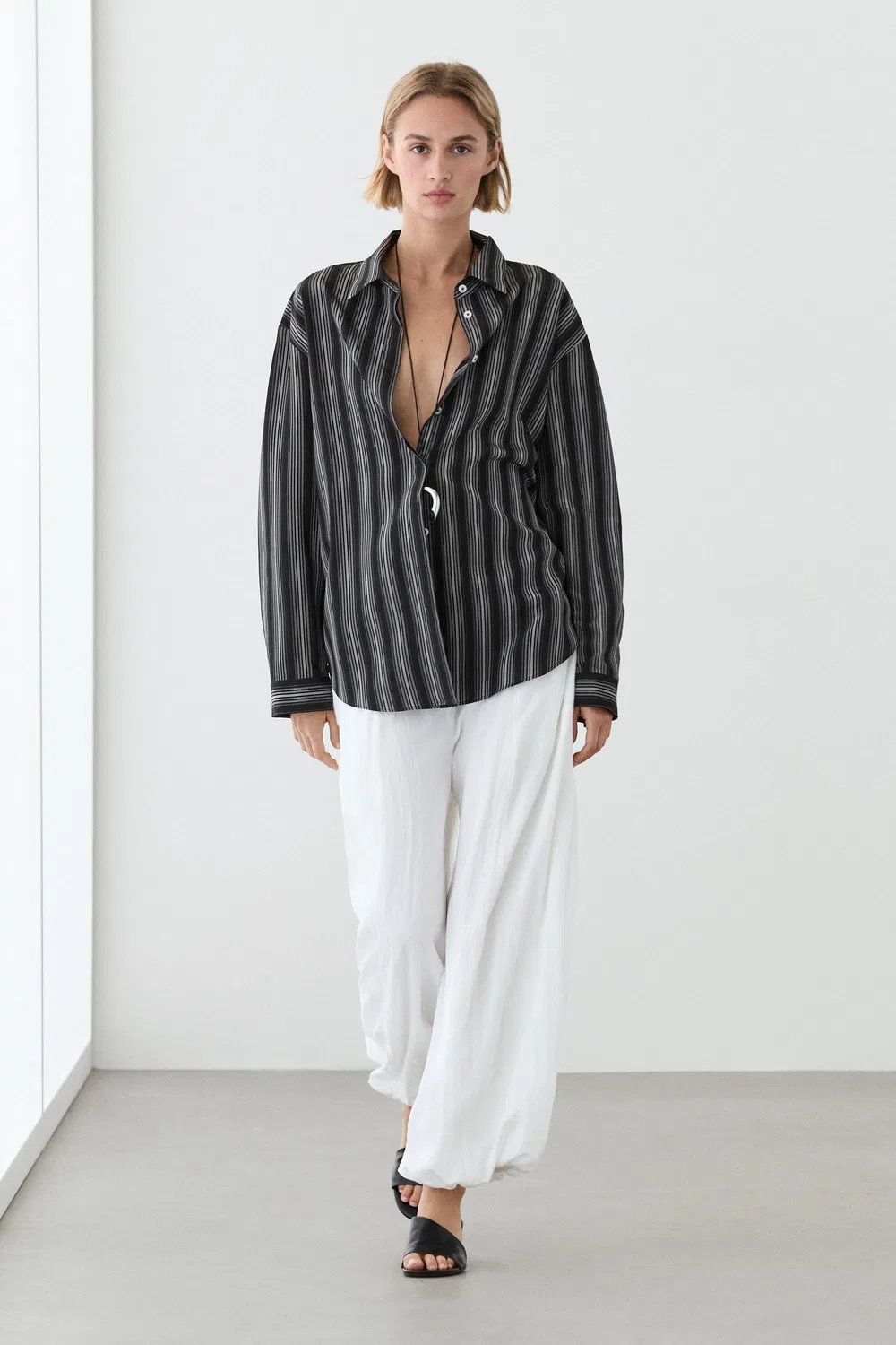 Струящаяся рубашка с полосатой отделкой Massimo Dutti, черный