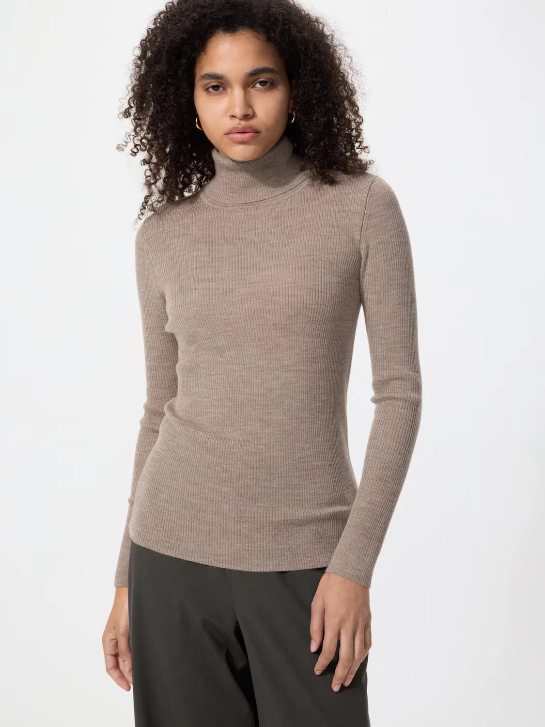 Свитер Uniqlo, с высоким воротником из мериносовой шерсти, бежевый