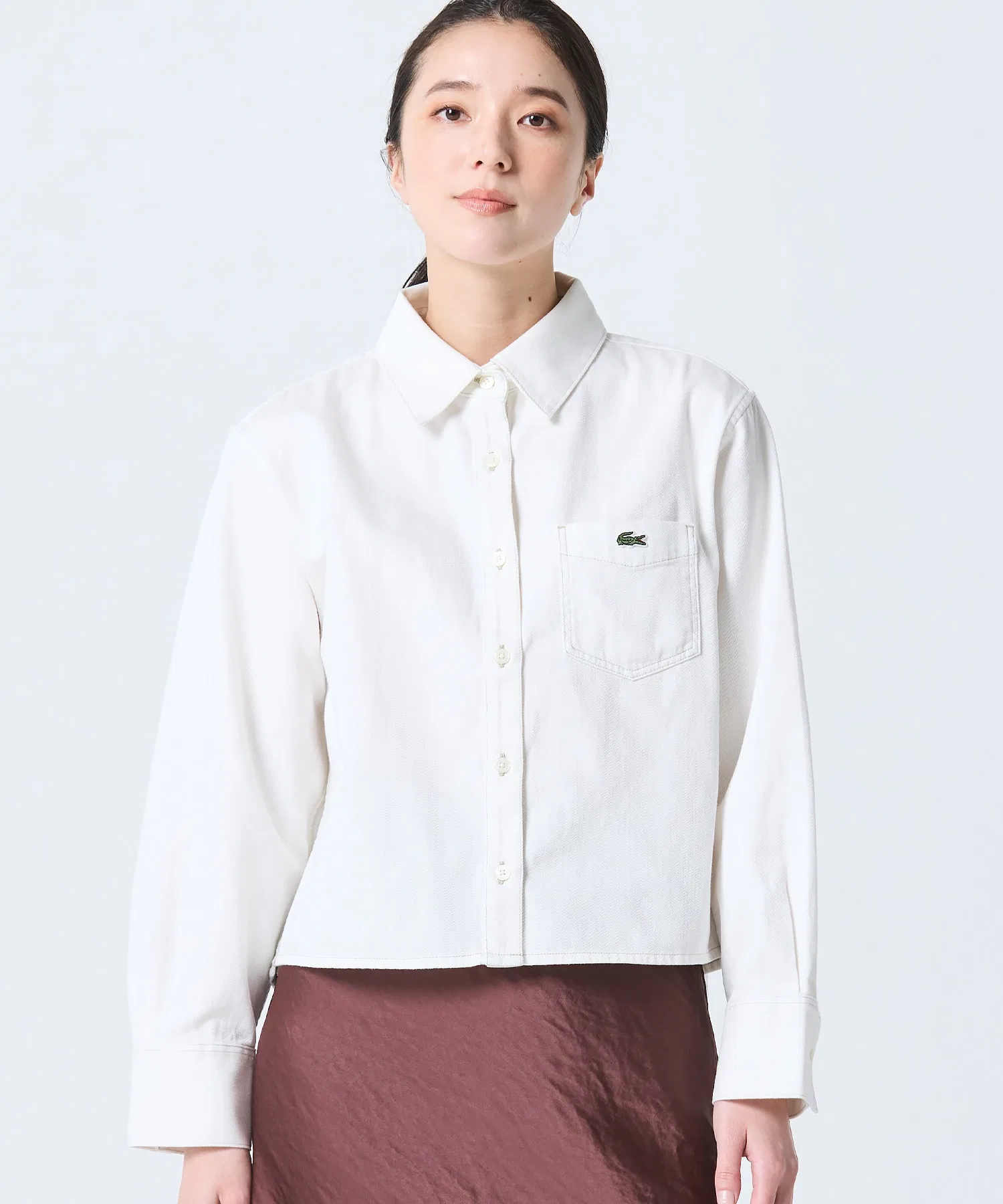 Рубашка джинсовая LACOSTE белая укороченная — фото 3
