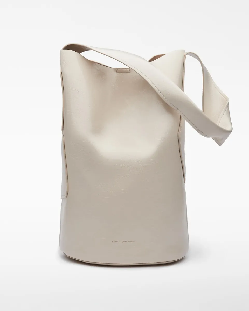 

Большая женская сумка-хобо из экокожи с блестками Adolfo Dominguez, серый