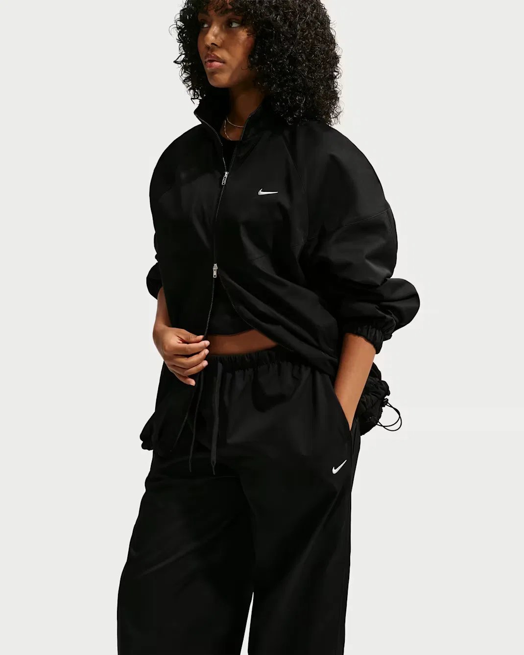 Женская спортивная куртка оверсайз Nike Sportswear, Black/Black/White — фото 3
