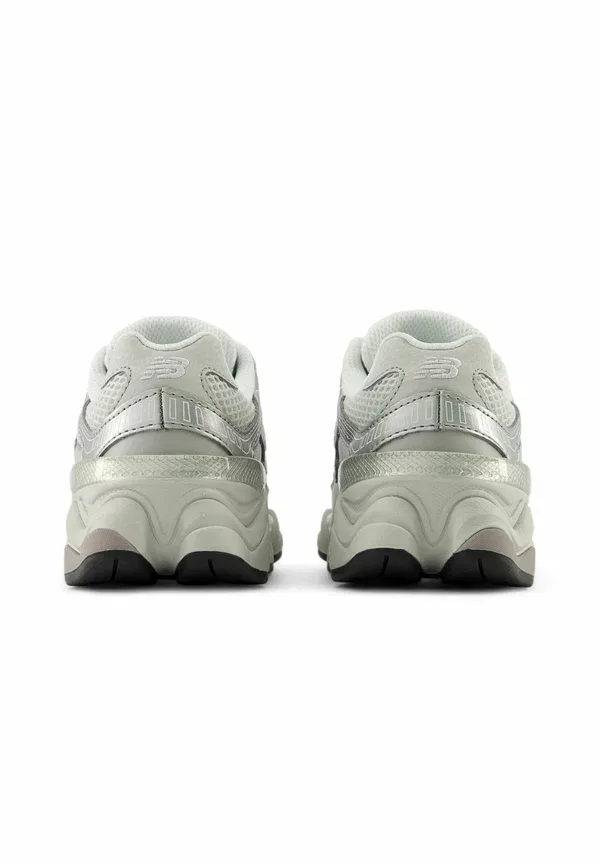 Кроссовки с кожаными вставками 9060 New Balance raincloud truffle salt — фото 3
