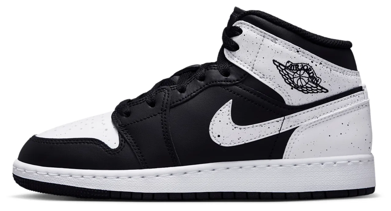 Детские баскетбольные кроссовки для мальчиков Jordan AJ 1 Mid, White/Black/Black — фото 2