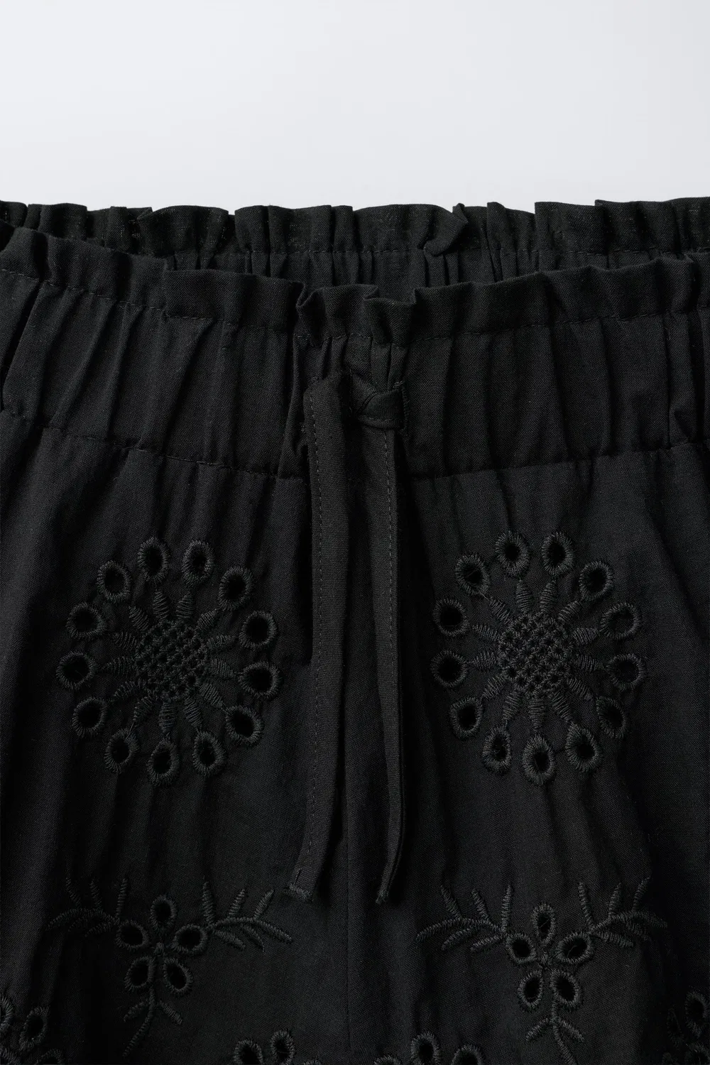 Шорты-бермуды с швейцарской вышивкой ZARA, Black — фото 3