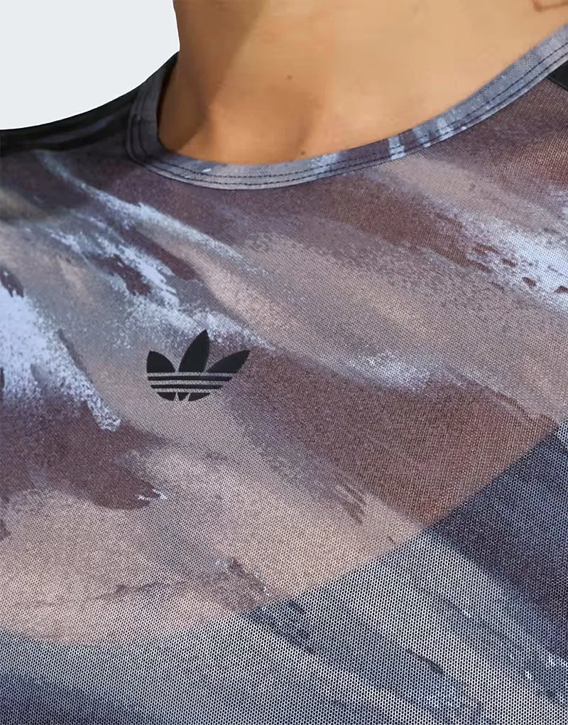 Футболка Adidas Originals Graphic mesh в цвете olive strata/aurora coffee — фото 4