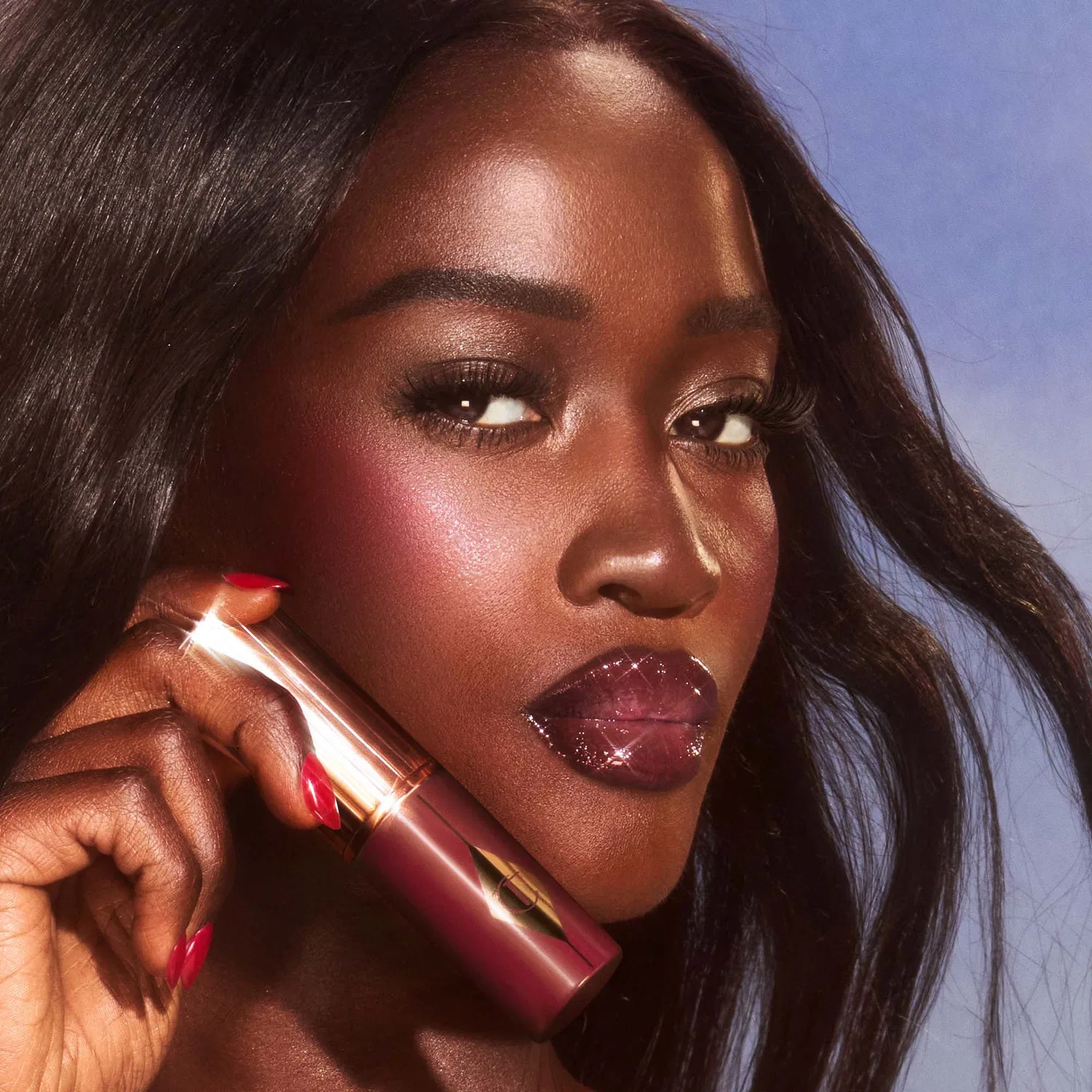 Румяна-стик с эффектом сияния Unreal Blush Healthy Glow Stick Charlotte Tilbury, Berry Glow — фото 4