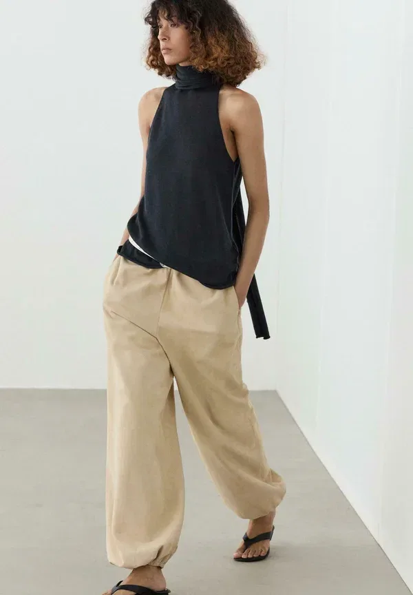 Топ на завязках с высокой горловиной Flowing halter top with tie, Massimo Dutti, крапчатый темно-синий — фото 4