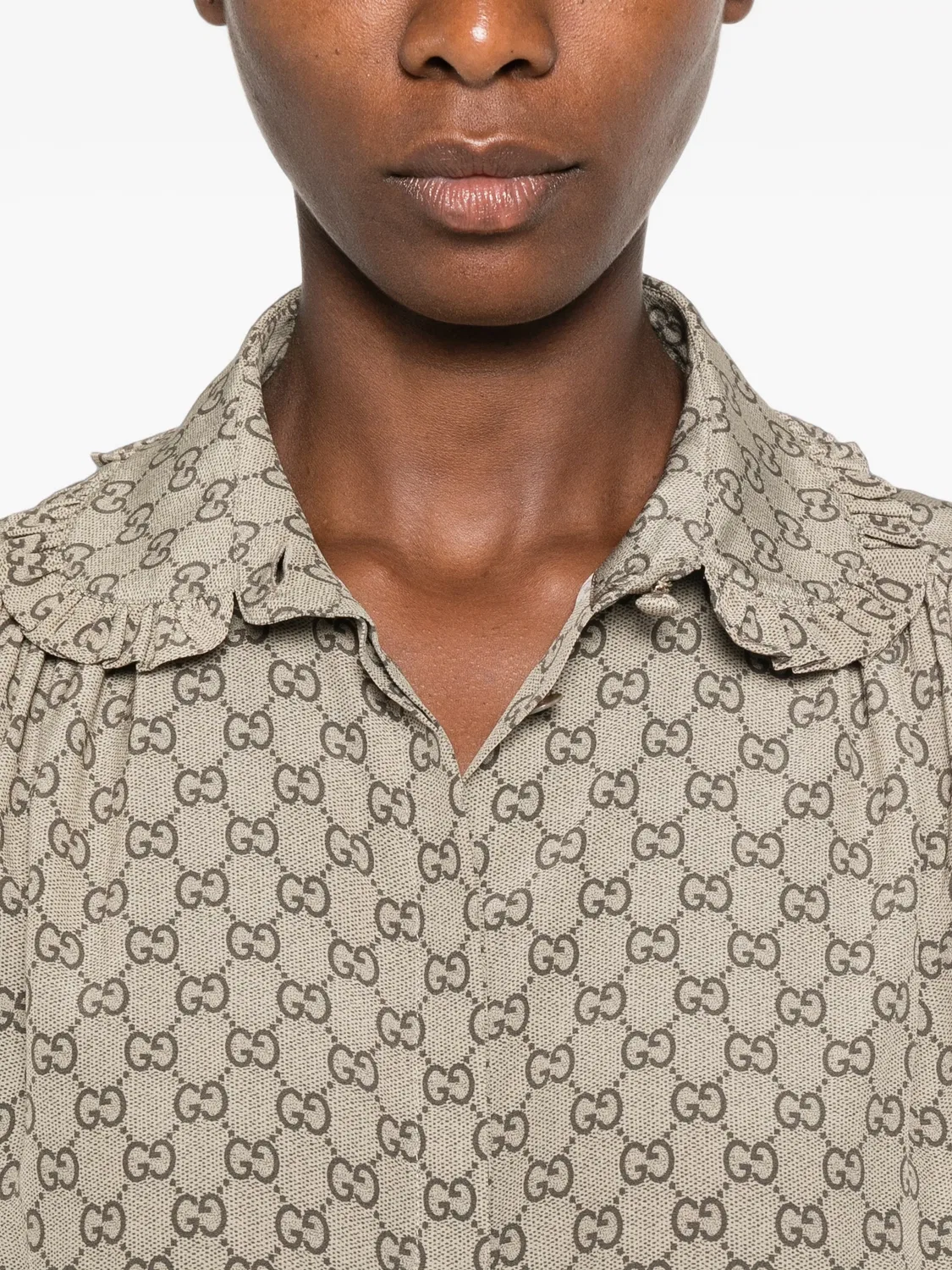 Шелковая рубашка GG Supreme с оборками Gucci, нейтральные — фото 3