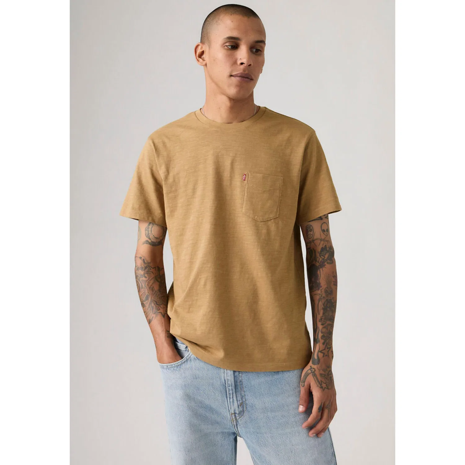 Мужская классическая футболка с нагрудным карманом Levi's, Tiger's Eye — фото 2