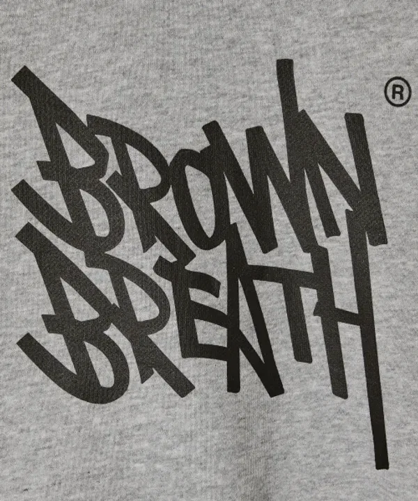 Свитшот детский с принтом, Kids tag crewneck, Brownbreath Kids, серый — фото 4