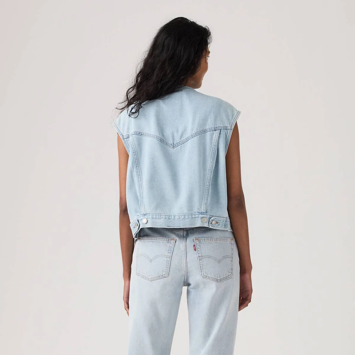 Укороченный жилет без воротника в стиле 90-х Levi's, Of Course Top - Medium Wash — фото 4