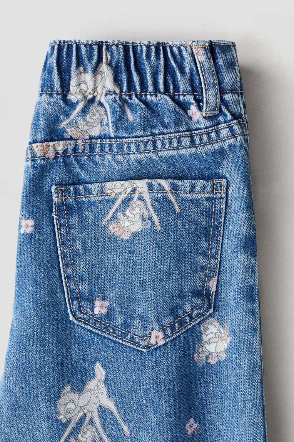 Джинсы с широкими штанинами и принтом H&M, Denimblau/Bambi — фото 4