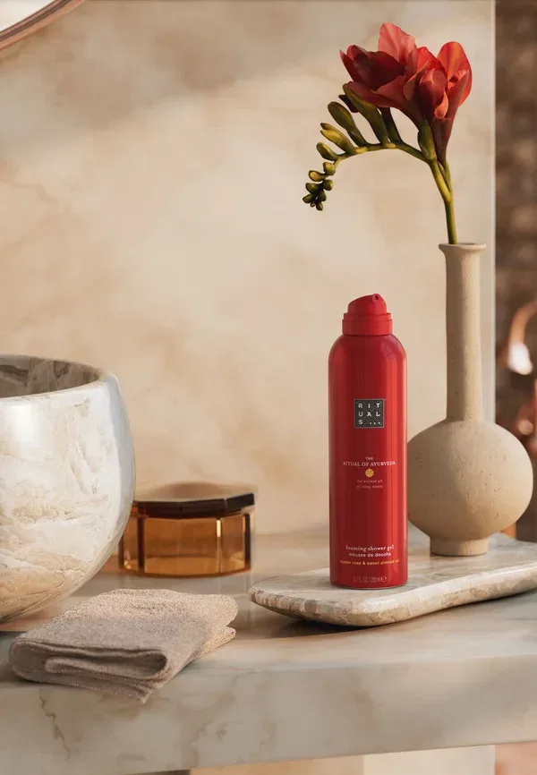 Гель для душа с ароматом розы The ritual of ayurveda foaming shower gel Rituals, 200 мл — фото 2