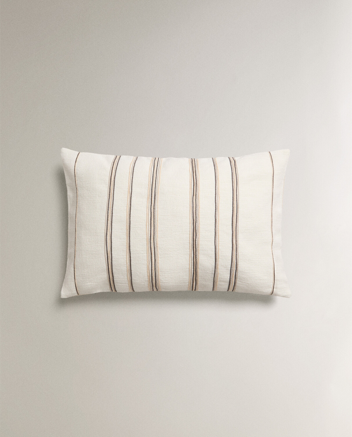 

Чехол для подушки Zara Home Striped, светло-бежевый