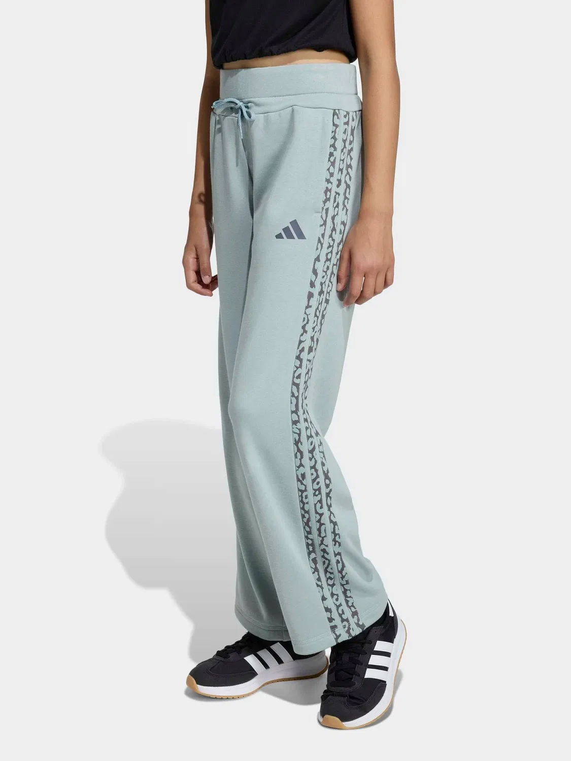 Джоггеры с Animal принтом adidas, зеленый