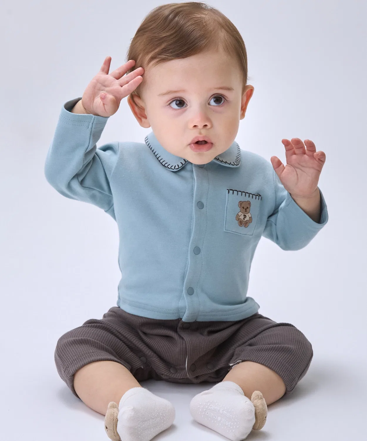 Детский комбинезон-боди с вышивкой на воротнике petit main, Light Blue