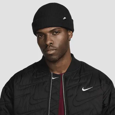 

Шапка Nike Terra Futura365 Short-Cuff Beanie, черный