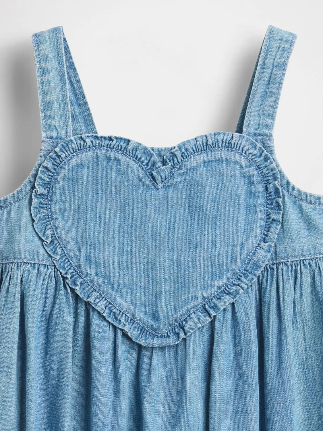 Платье-сарафан джинсовое с сердцем Gap, Medium Wash — фото 4