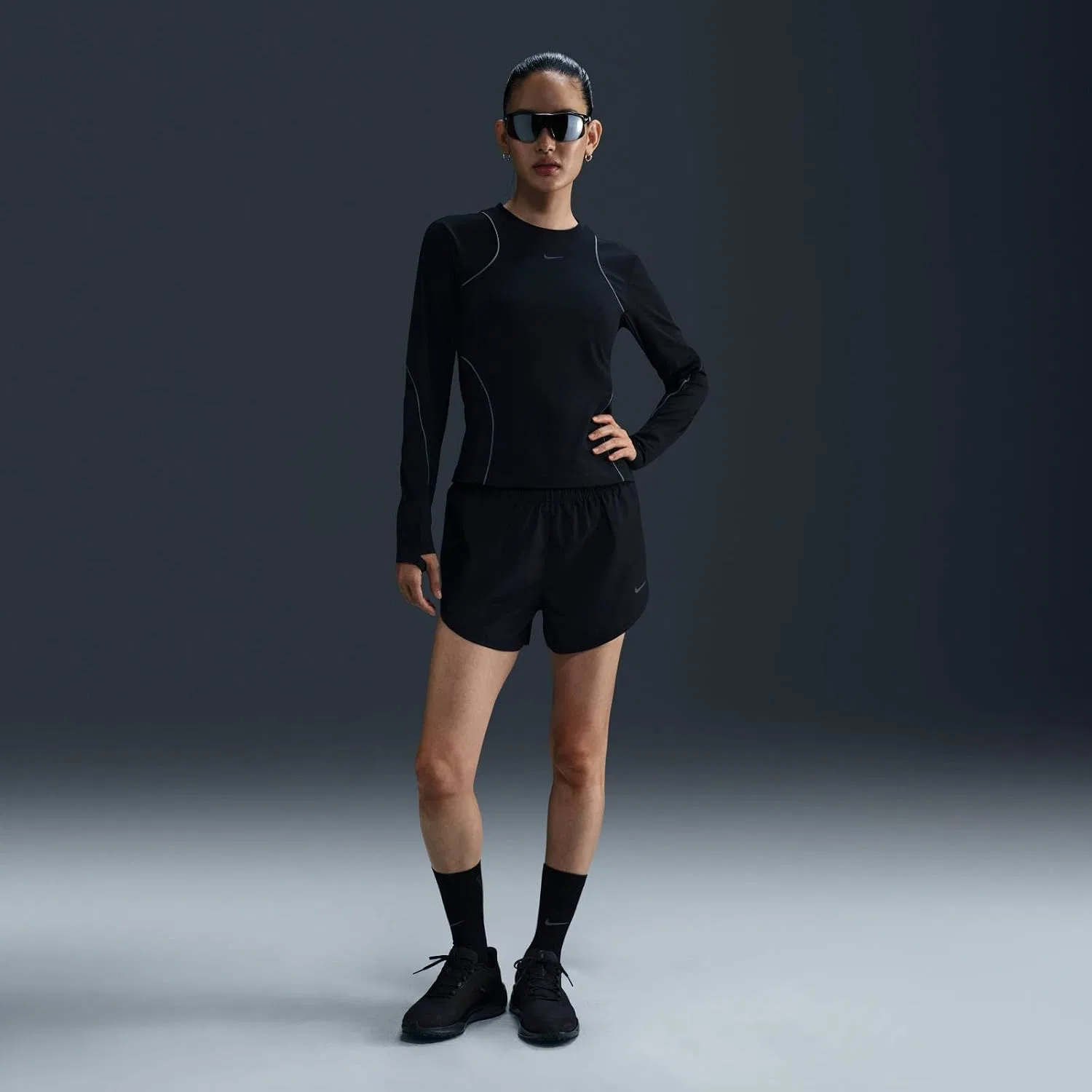 Женская беговая футболка с длинным рукавом Nike Running Division, Black — фото 2