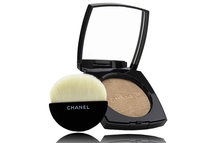Женская пудра для лица с эффектом сияния, оттенок 40 - White Opal, CHANEL — фото 3