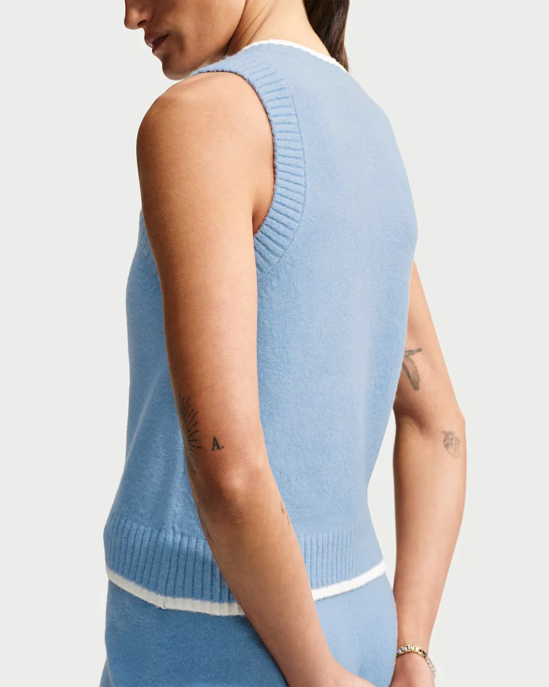 Женский свободный жилет-свитер Nike Sportswear Chill Knit, Work Blue/White/White — фото 2