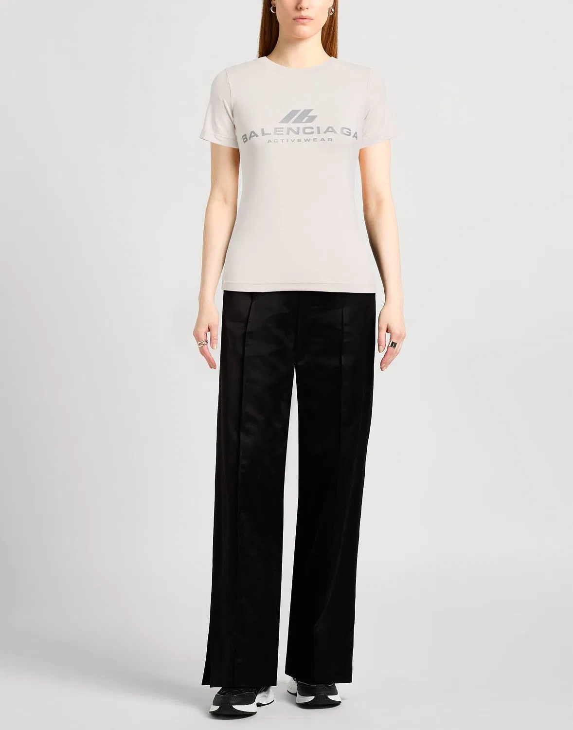 Женская футболка с принтом Logo-Print T-Shirt Balenciaga, светло-серый — фото 2