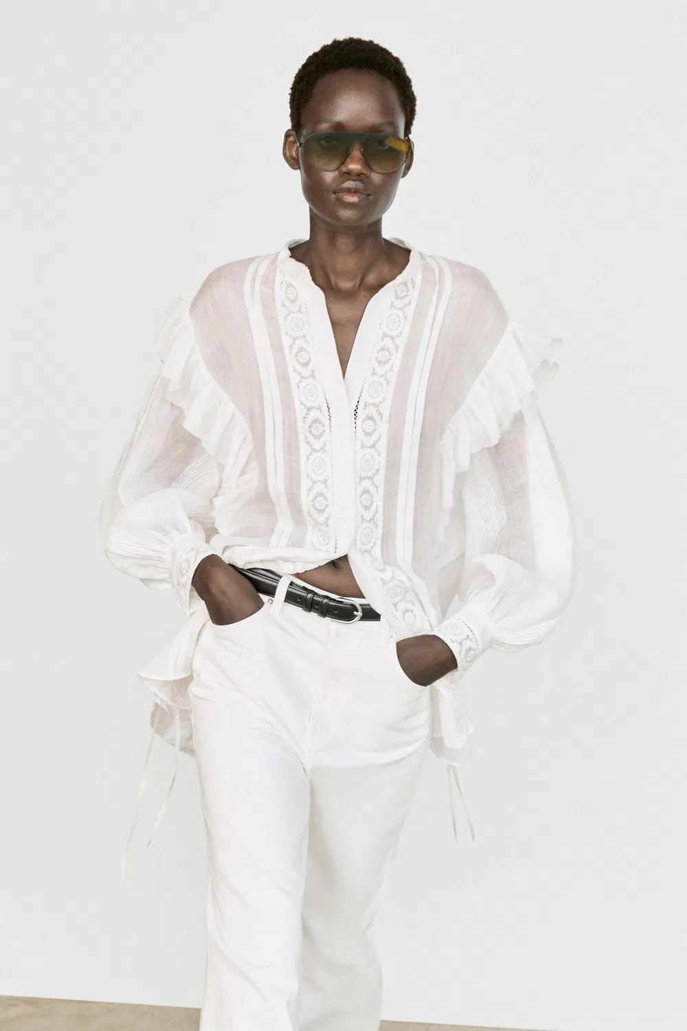 Блузка Massimo Dutti, с воротником, вышивкой и оборками, белый