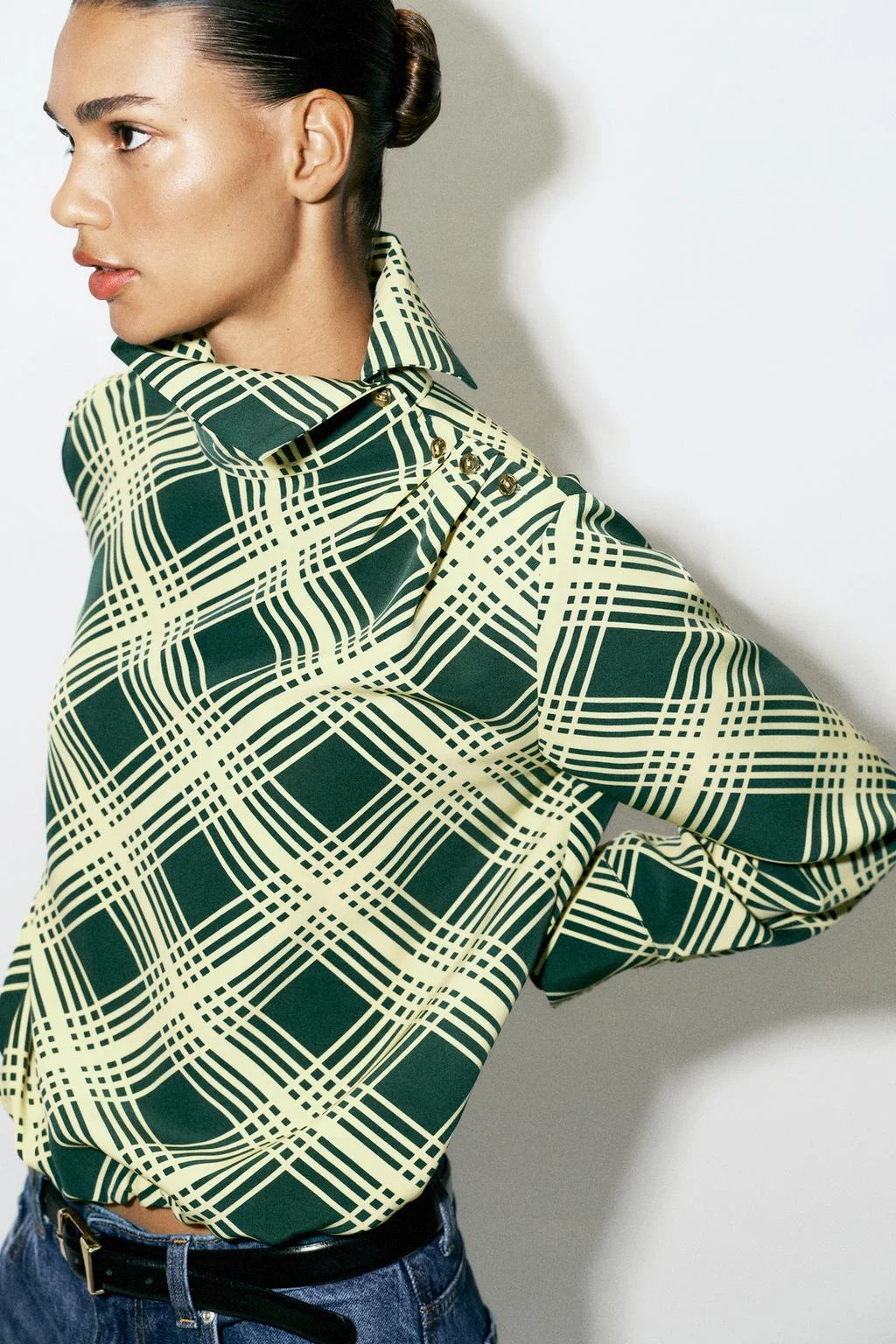 Блуза Zara в клетку с пуговицами на плечах, зеленый/кремовый — фото 4