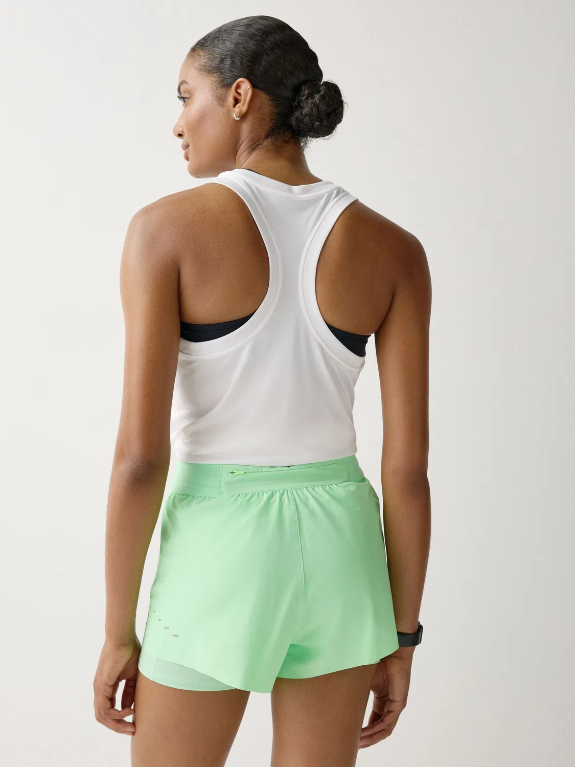Зеленые беговые шорты 2-в-1 со средней посадкой Nike Illusion Swift Dri-FIT — фото 4
