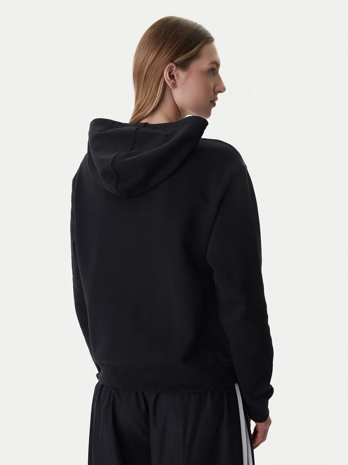 Женская толстовка стандартного кроя Essentials Adidas, черный — фото 3