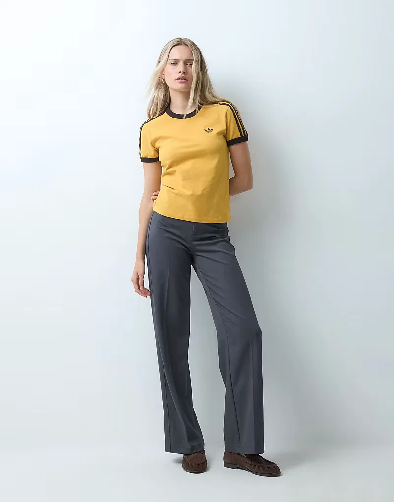 Футболка Adidas Originals с тремя полосками, приталенного кроя, желтый и, коричневый — фото 2