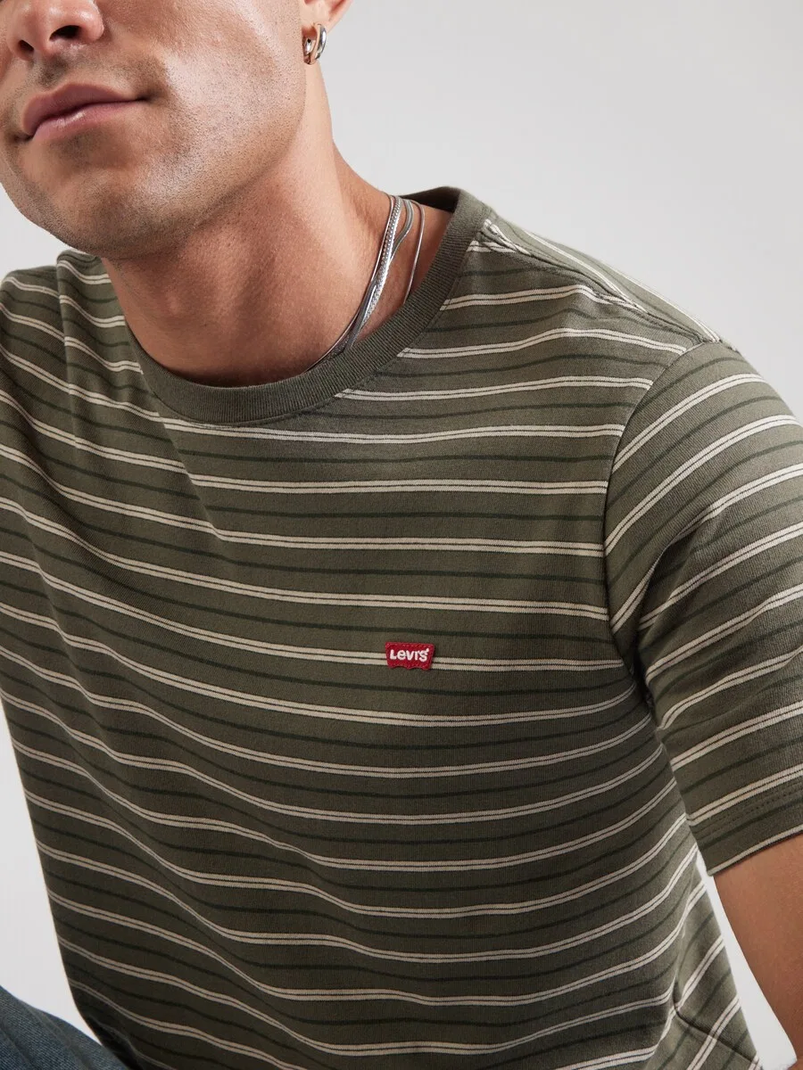 Футболка LEVI'S ORIGINAL HM оливкового и темно-зеленого цвета — фото 3
