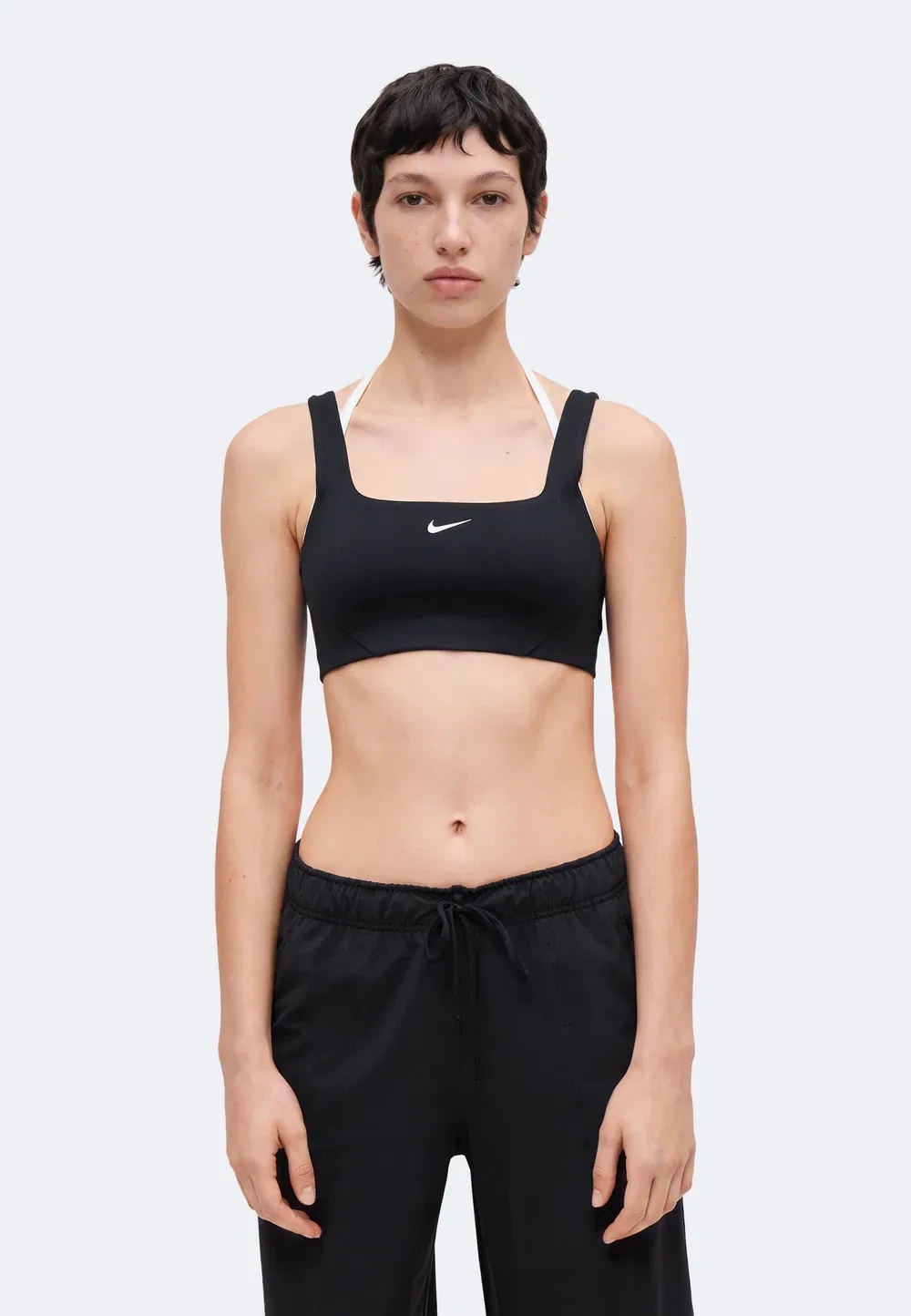 W nk1 df strappy pad bra e+ - спортивный бюстгальтер с легкой поддержкой Nike Performance, Black/White