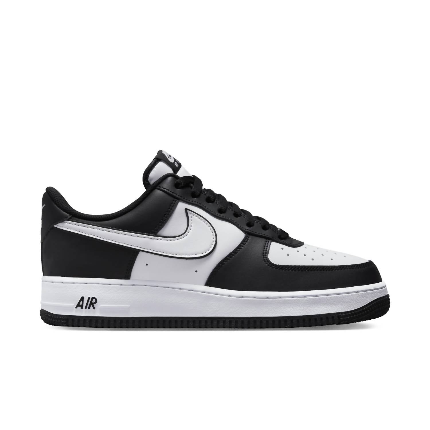 

Мужские кроссовки Air Force 1 '07 в черном/бело-черном цвете Nike