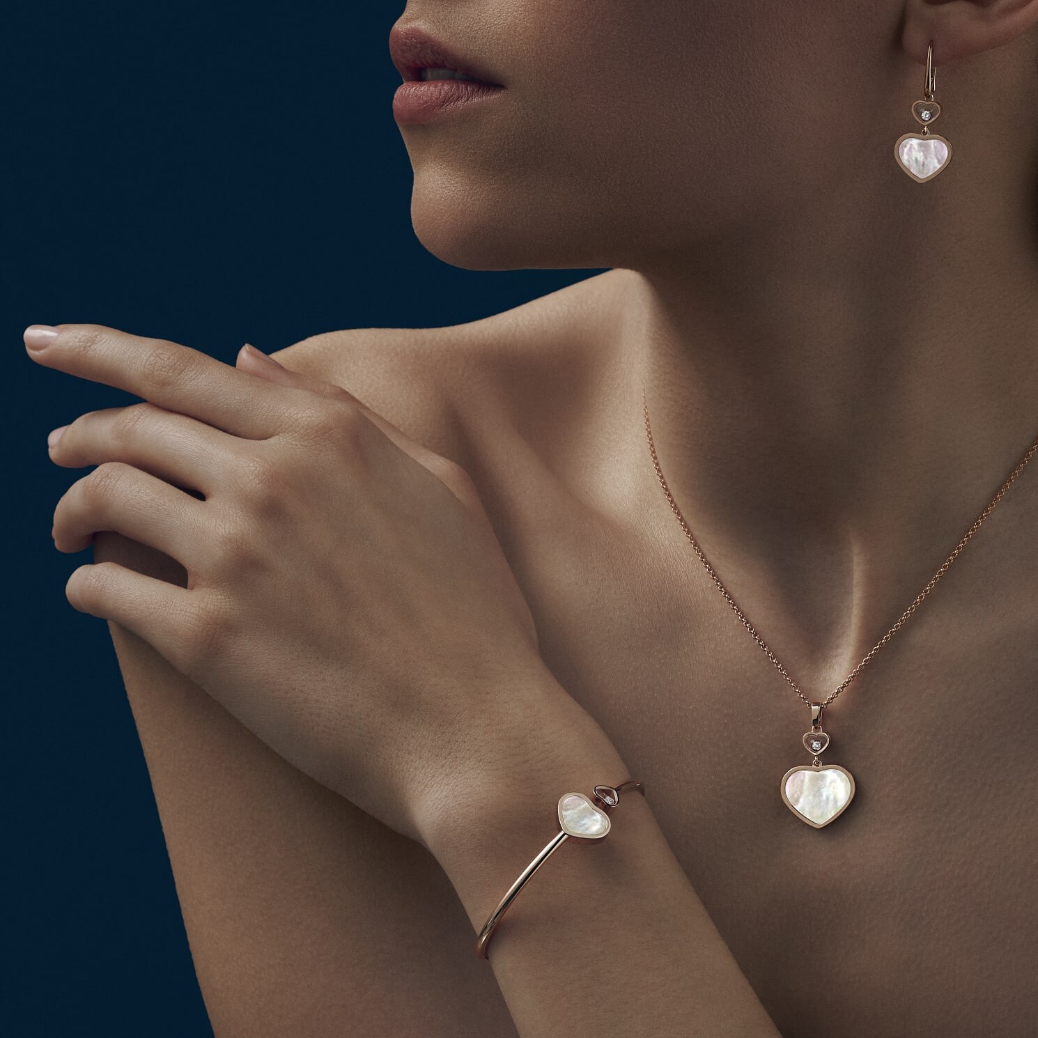 Серьги Chopard Happy Hearts - Серьги, розовое золото, бриллианты, перламутр — фото 4