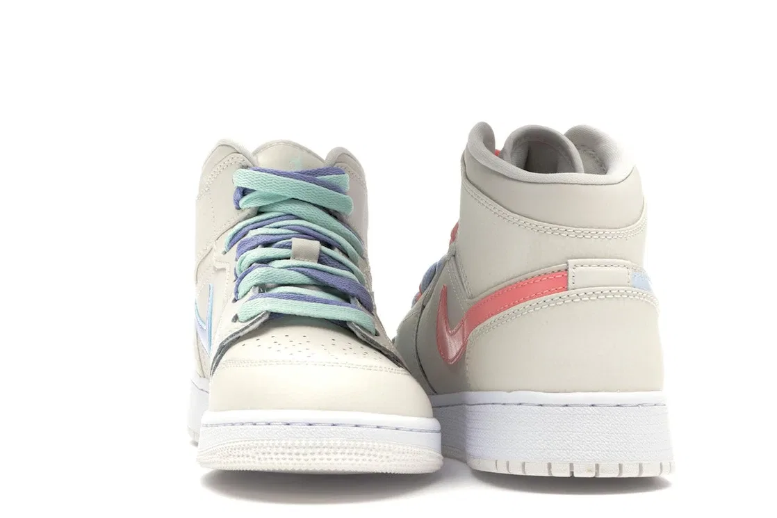 Детские кроссовки с цветными вставками Jordan 1 Mid Jordan, Phantom/Igloo-Purple Rise-Blue Tint — фото 4
