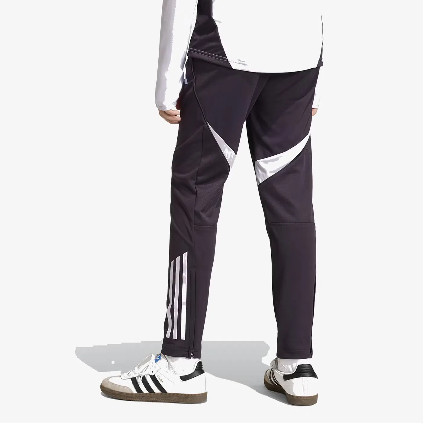 Штаны тренировочные узкие Manchester United Tiro 25 Adidas, черный — фото 3