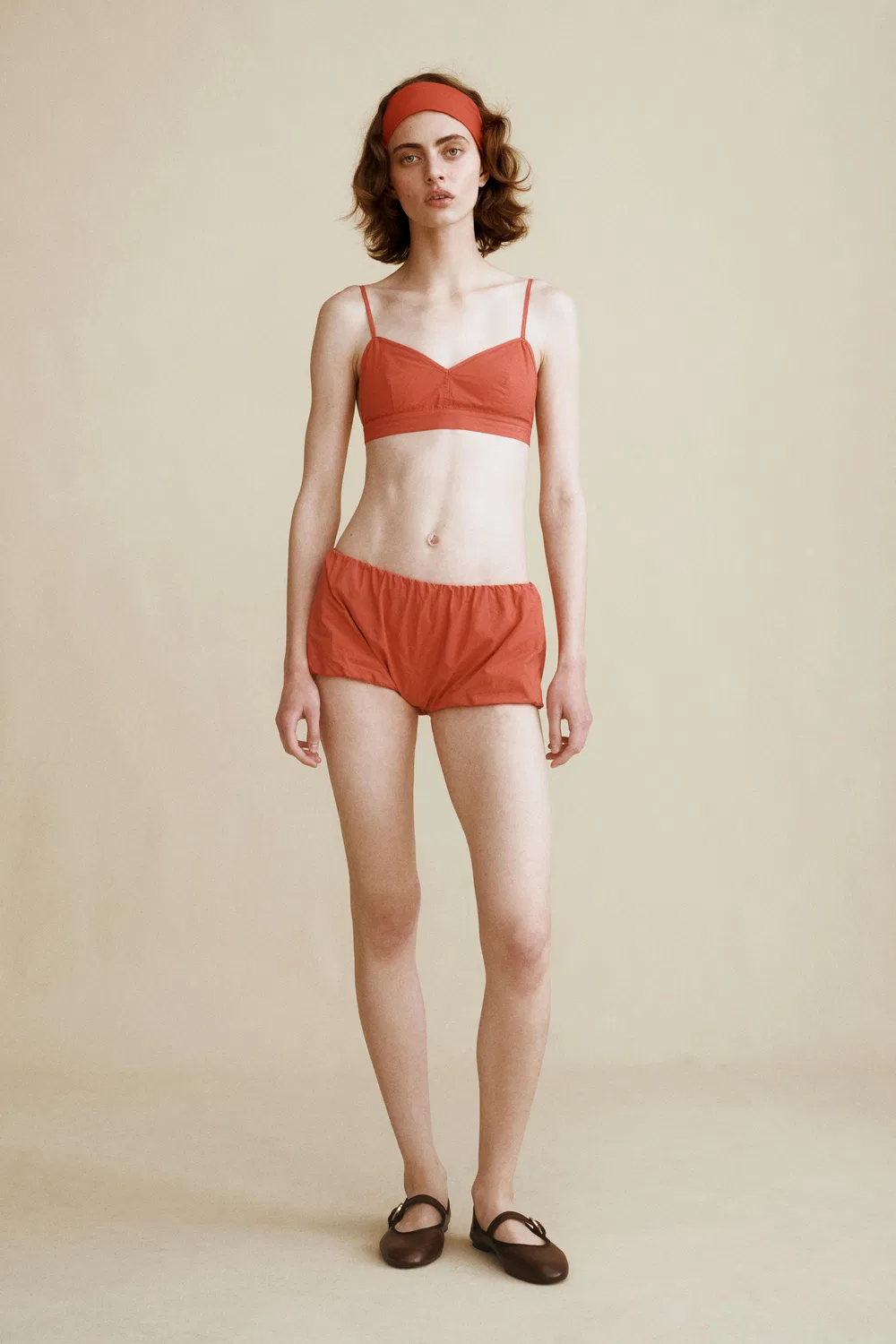 Бермудские шорты, созданные в сотрудничестве Caramel London и Zara, Red