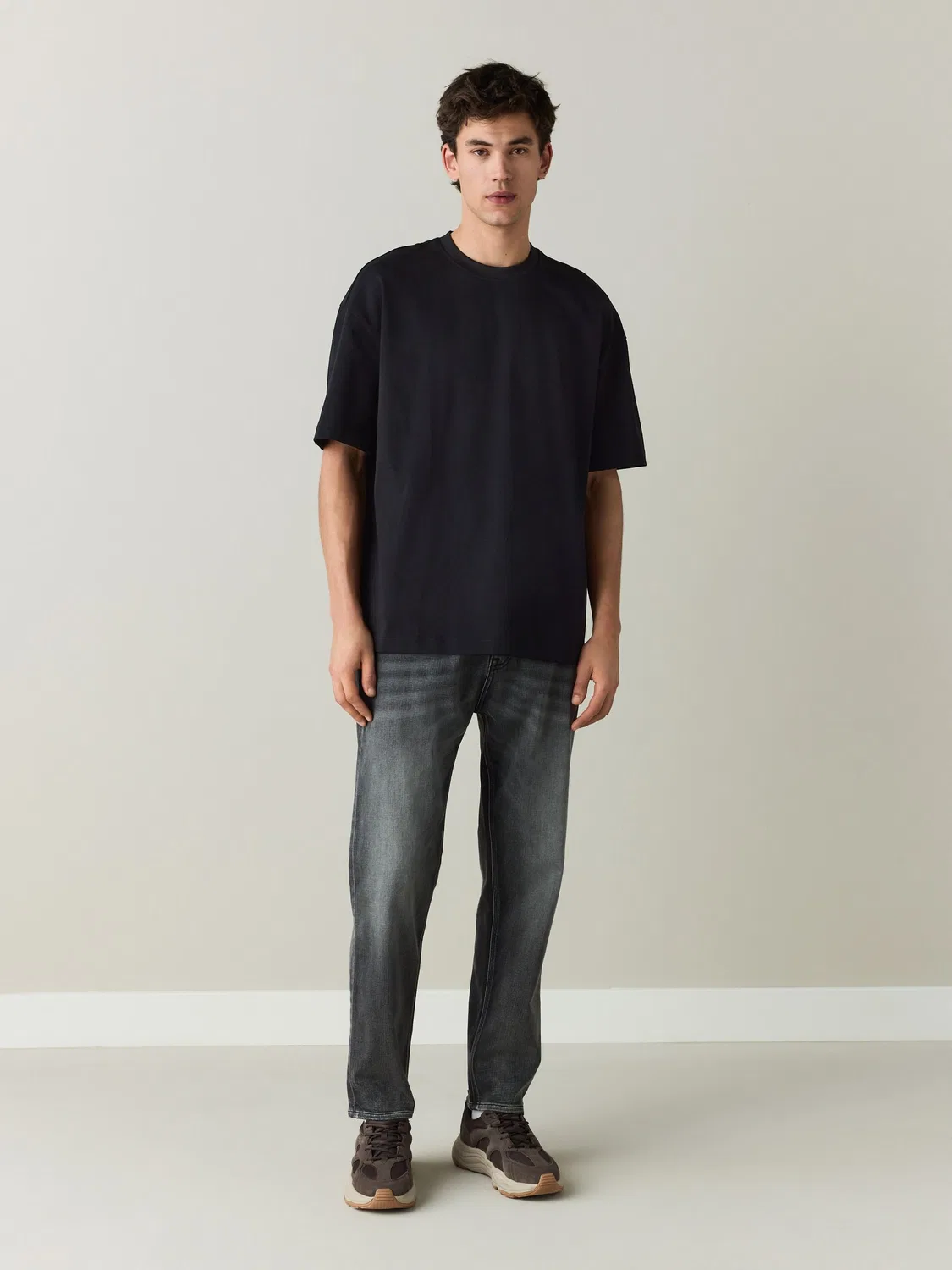 Джинсы Regular Tapered Fit Motionflex с льном Next, серый — фото 2