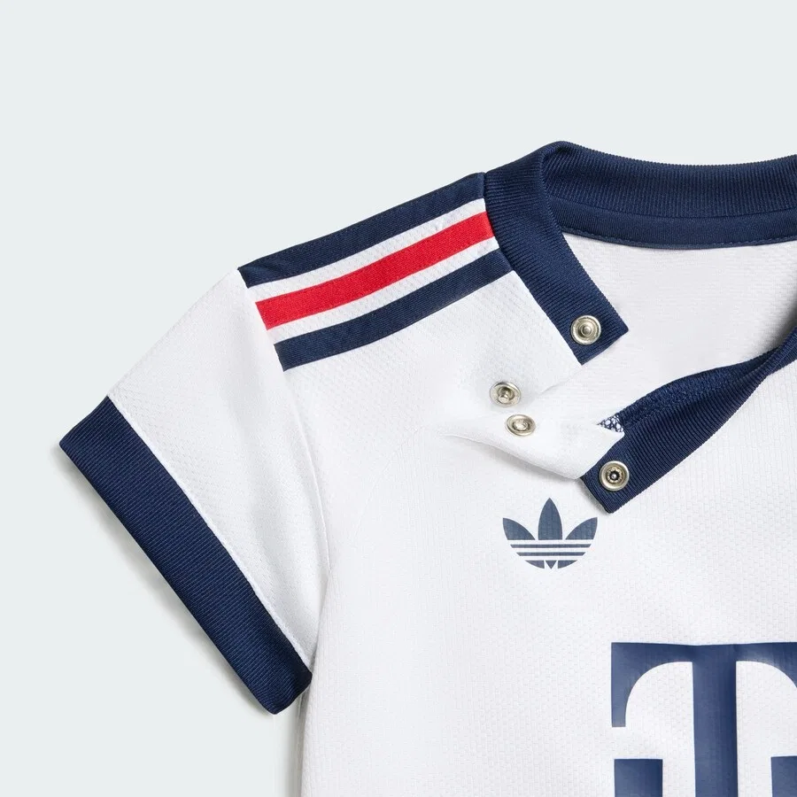 Спортивный костюм ADIDAS ORIGINALS 'FC Bayern Munchen 26/27' темно-синего и белого цвета — фото 3
