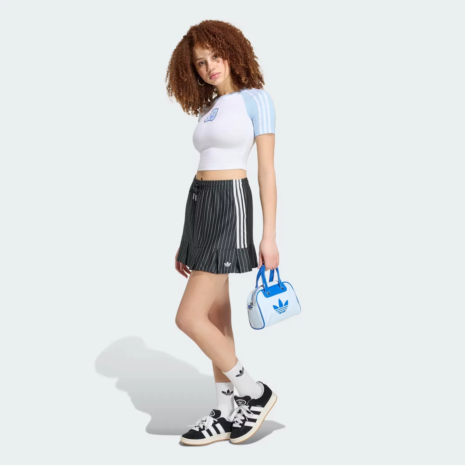 Женская футболка с графическим принтом Care Bears Baby Tee Adidas Originals, бело-голубой — фото 3
